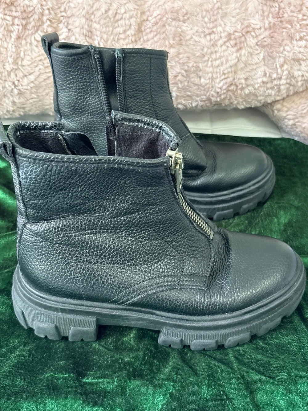 ERIC MICHAEL BLACK LEATHER FRONT-ZIP LUG SOLE BOOTS EU 38 US 7.5-8